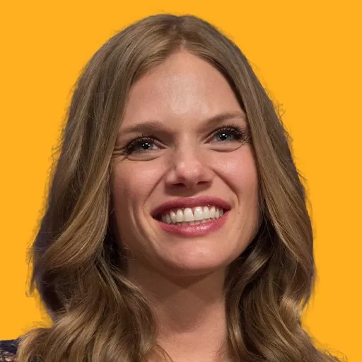  Tracy Spiridakos